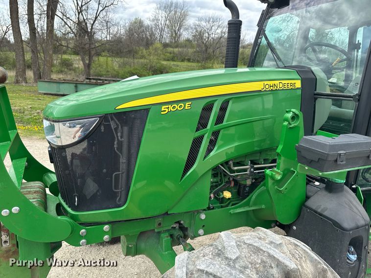 image for item DT0735 2017 John Deere 5100E MFWD tractor