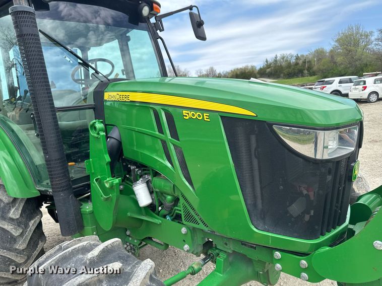 image for item DT0735 2017 John Deere 5100E MFWD tractor