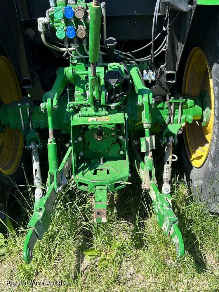 image for item DT0735 2017 John Deere 5100E MFWD tractor