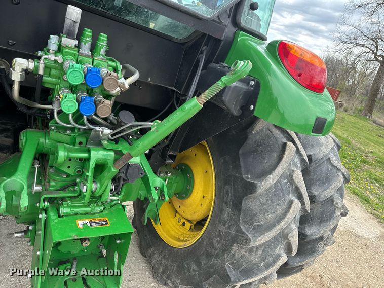 image for item DT0735 2017 John Deere 5100E MFWD tractor
