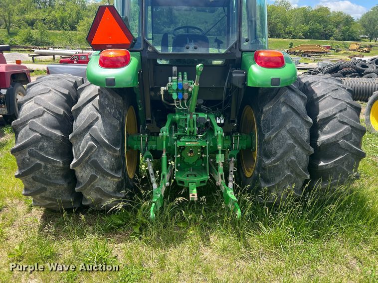 image for item DT0735 2017 John Deere 5100E MFWD tractor