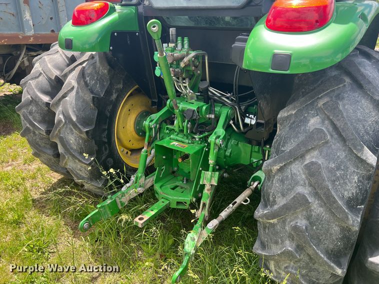 image for item DT0735 2017 John Deere 5100E MFWD tractor