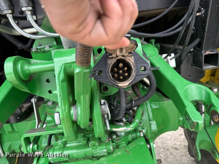 image for item DT0735 2017 John Deere 5100E MFWD tractor