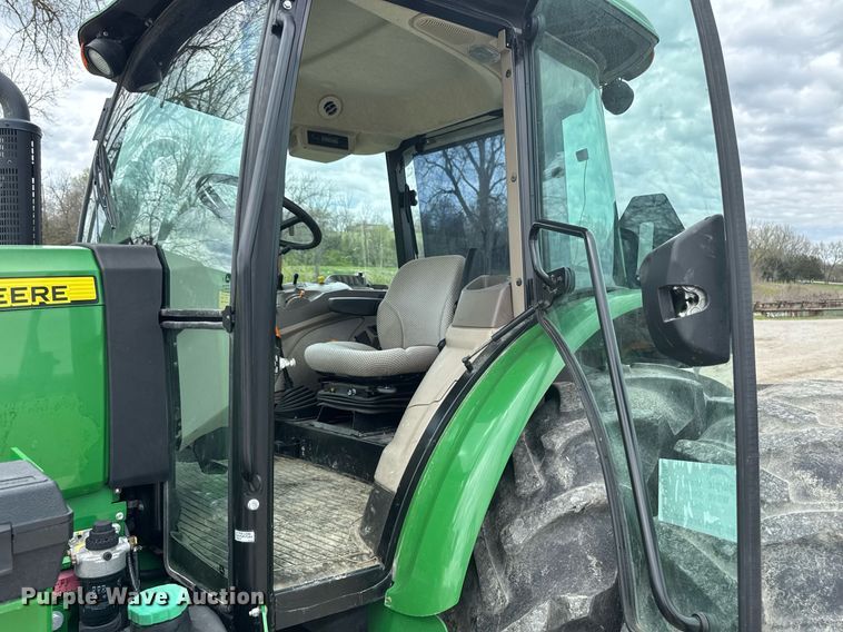 image for item DT0735 2017 John Deere 5100E MFWD tractor