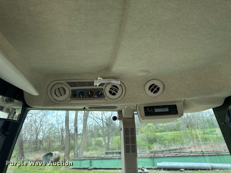 image for item DT0735 2017 John Deere 5100E MFWD tractor