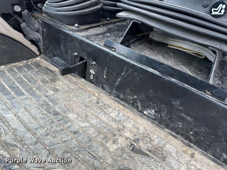 image for item DT0735 2017 John Deere 5100E MFWD tractor