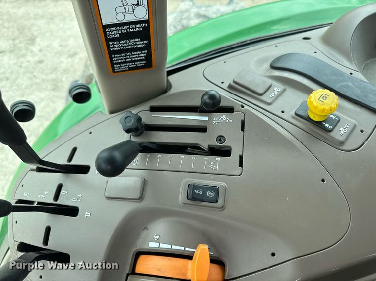 image for item DT0735 2017 John Deere 5100E MFWD tractor