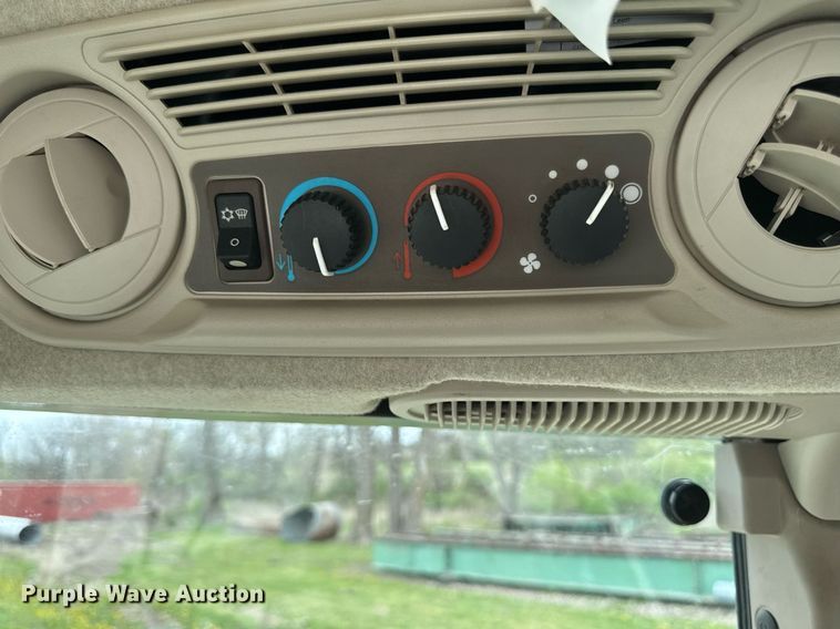 image for item DT0735 2017 John Deere 5100E MFWD tractor