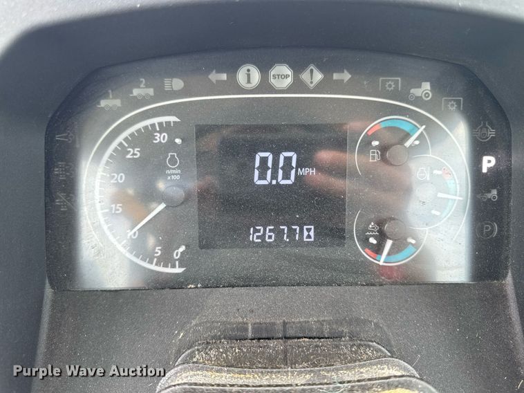 image for item DT0735 2017 John Deere 5100E MFWD tractor