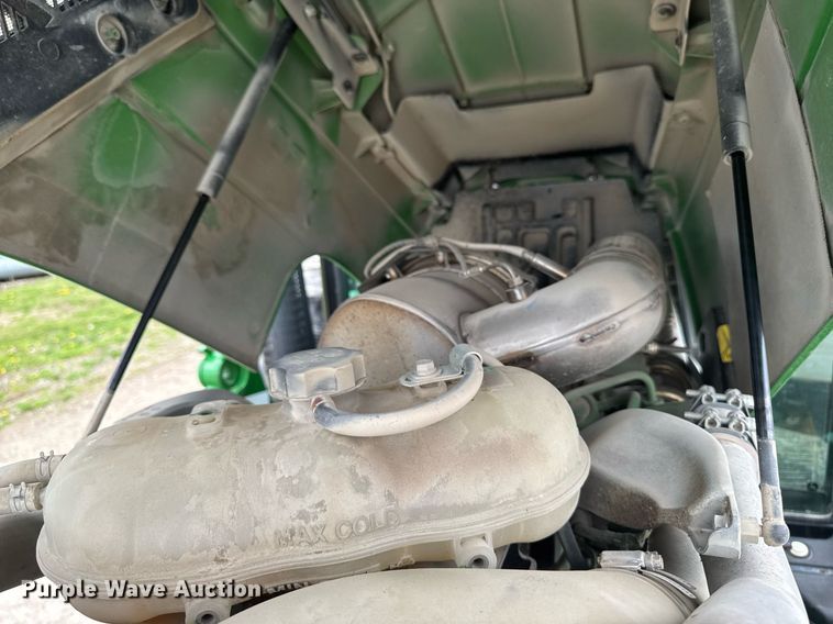 image for item DT0735 2017 John Deere 5100E MFWD tractor