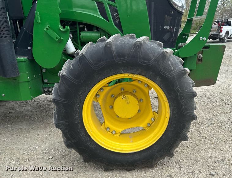 image for item DT0735 2017 John Deere 5100E MFWD tractor