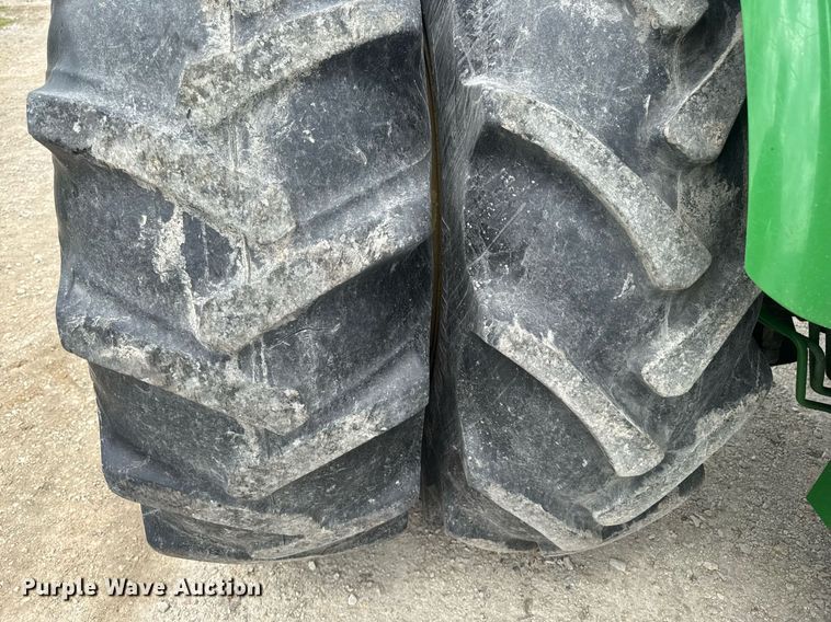 image for item DT0735 2017 John Deere 5100E MFWD tractor