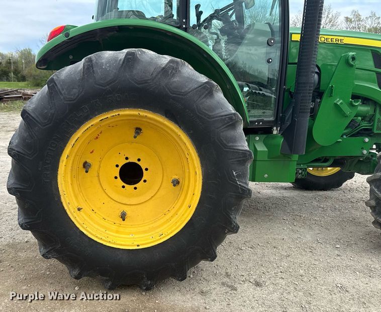 image for item DT0735 2017 John Deere 5100E MFWD tractor