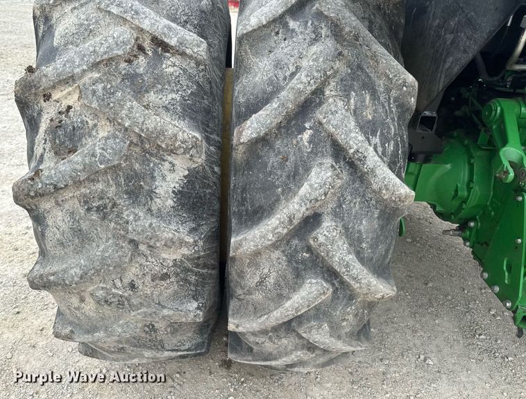 image for item DT0735 2017 John Deere 5100E MFWD tractor