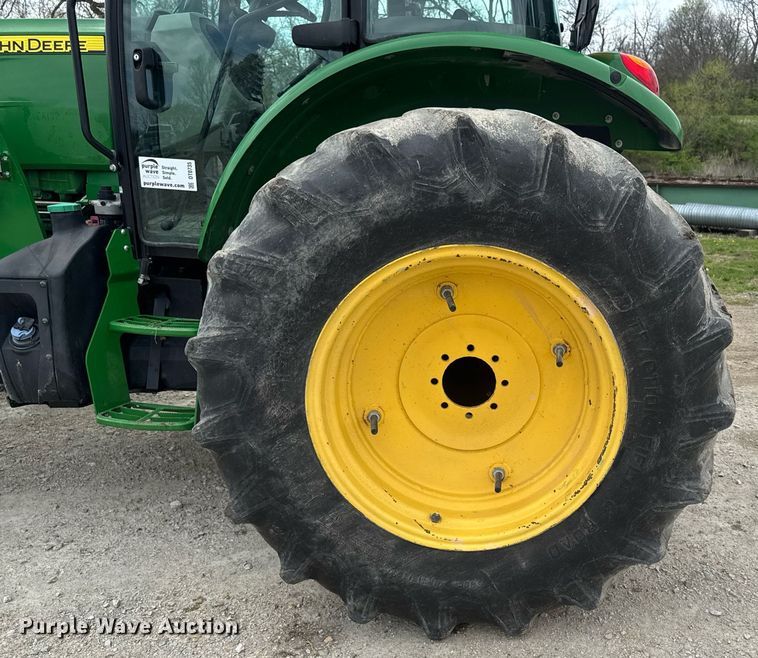 image for item DT0735 2017 John Deere 5100E MFWD tractor