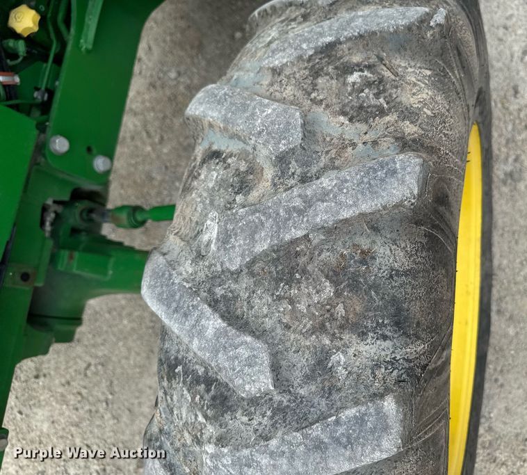 image for item DT0735 2017 John Deere 5100E MFWD tractor