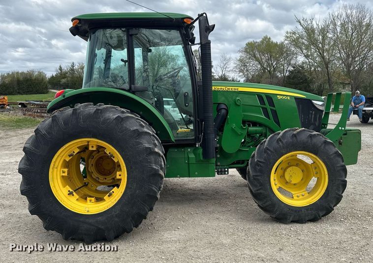image for item DT0736 2017 John Deere 5100E MFWD tractor