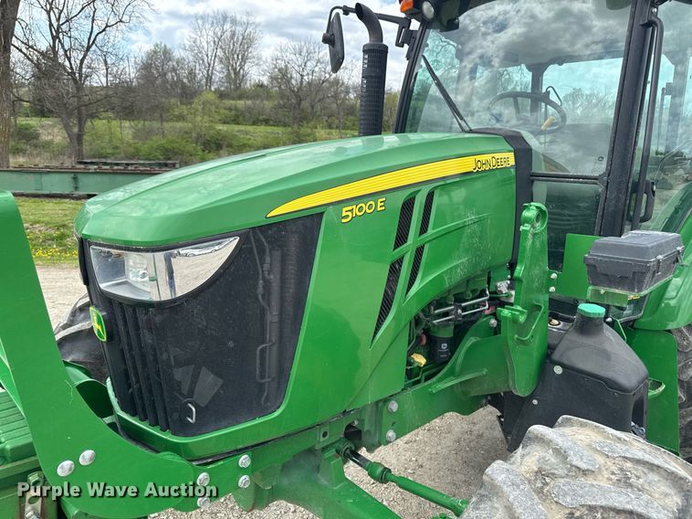 image for item DT0736 2017 John Deere 5100E MFWD tractor