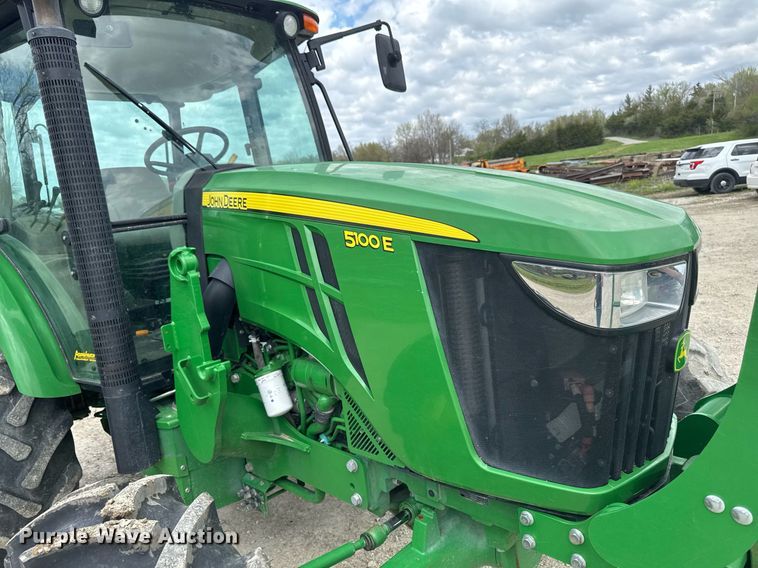image for item DT0736 2017 John Deere 5100E MFWD tractor