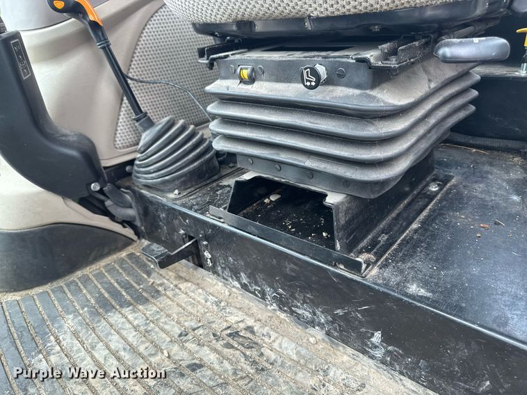 image for item DT0736 2017 John Deere 5100E MFWD tractor