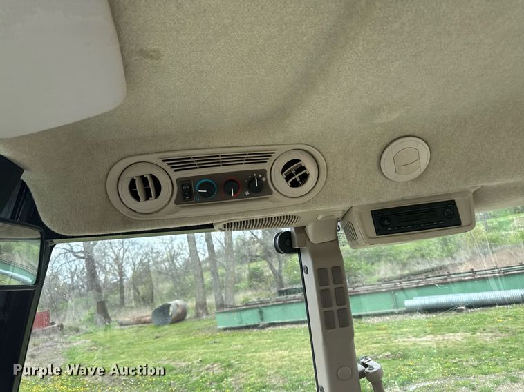 image for item DT0736 2017 John Deere 5100E MFWD tractor