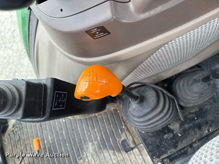 image for item DT0736 2017 John Deere 5100E MFWD tractor