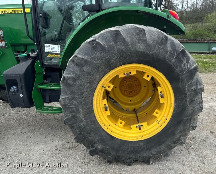 image for item DT0736 2017 John Deere 5100E MFWD tractor