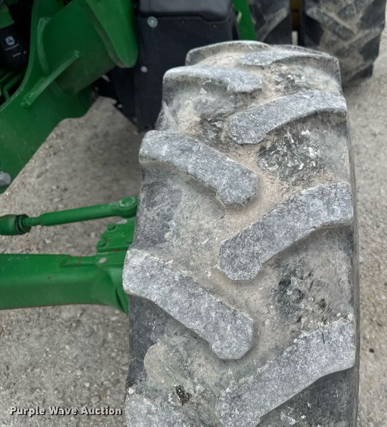 image for item DT0736 2017 John Deere 5100E MFWD tractor