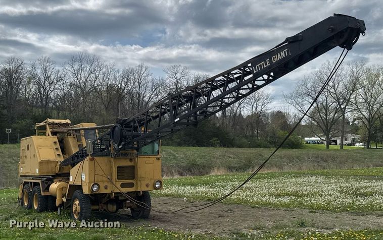 image for item DT0737 1982 Little Giant 48 crane