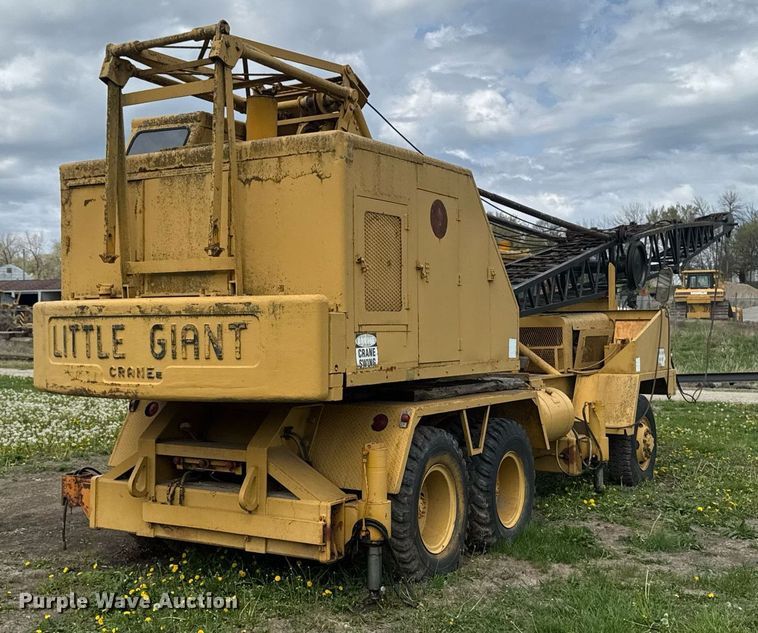 image for item DT0737 1982 Little Giant 48 crane