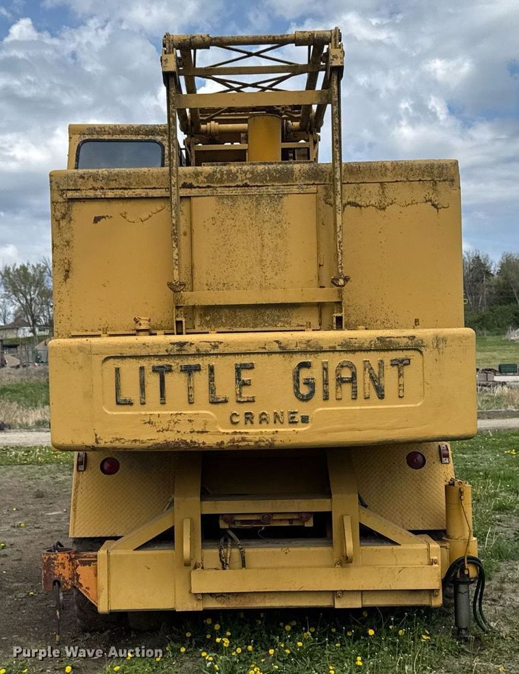 image for item DT0737 1982 Little Giant 48 crane