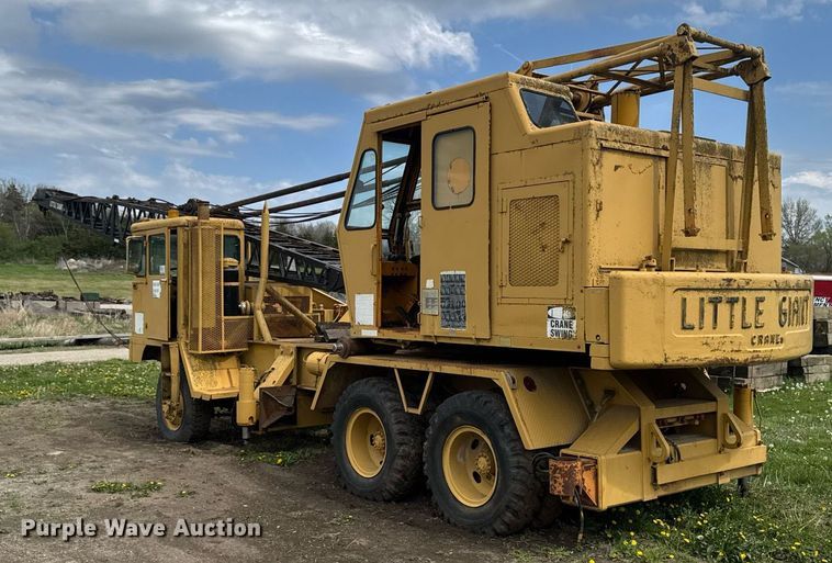 image for item DT0737 1982 Little Giant 48 crane