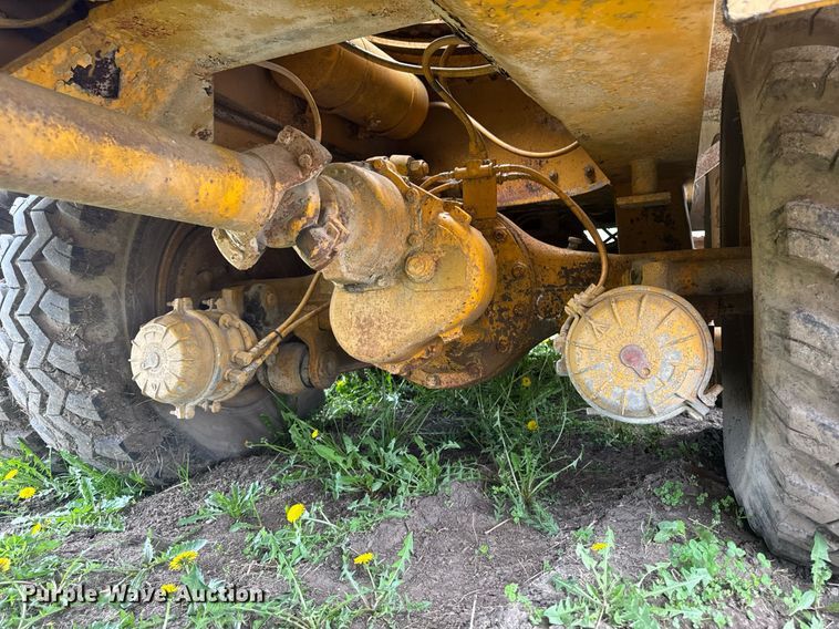 image for item DT0737 1982 Little Giant 48 crane