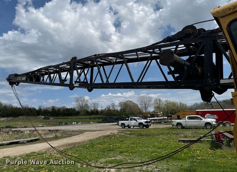 image for item DT0737 1982 Little Giant 48 crane