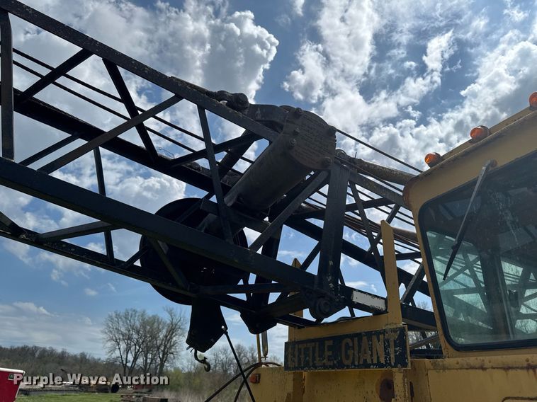 image for item DT0737 1982 Little Giant 48 crane