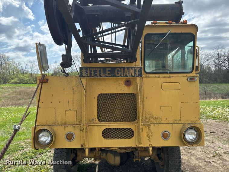 image for item DT0737 1982 Little Giant 48 crane