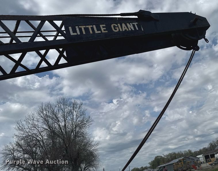 image for item DT0737 1982 Little Giant 48 crane