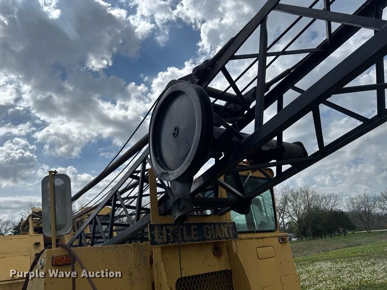 image for item DT0737 1982 Little Giant 48 crane