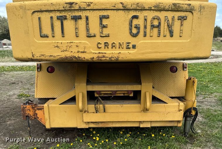 image for item DT0737 1982 Little Giant 48 crane