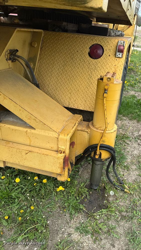 image for item DT0737 1982 Little Giant 48 crane