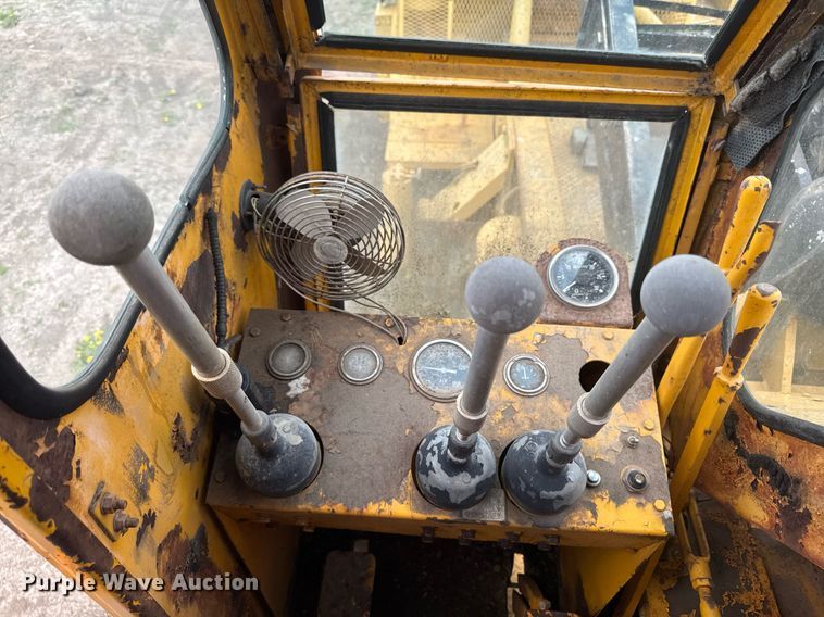 image for item DT0737 1982 Little Giant 48 crane