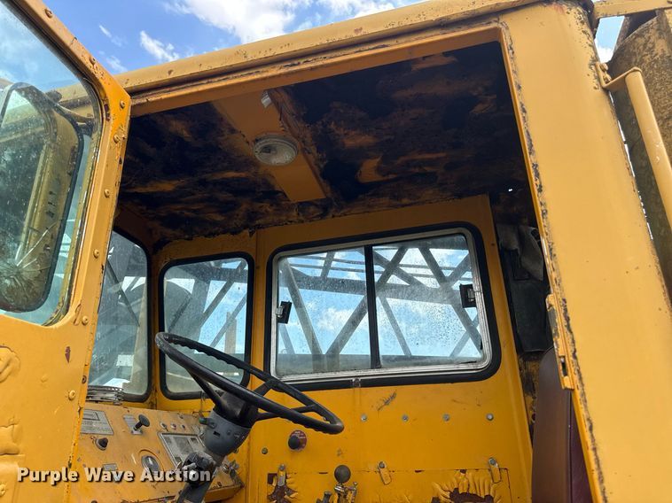 image for item DT0737 1982 Little Giant 48 crane