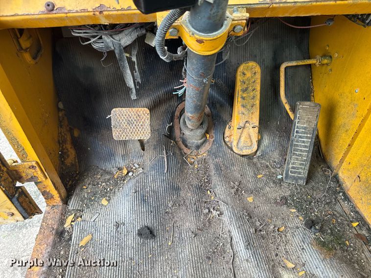 image for item DT0737 1982 Little Giant 48 crane