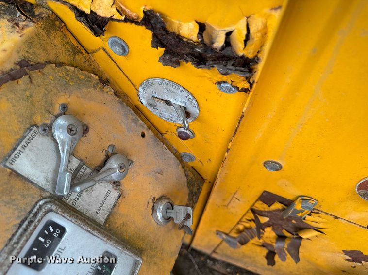 image for item DT0737 1982 Little Giant 48 crane