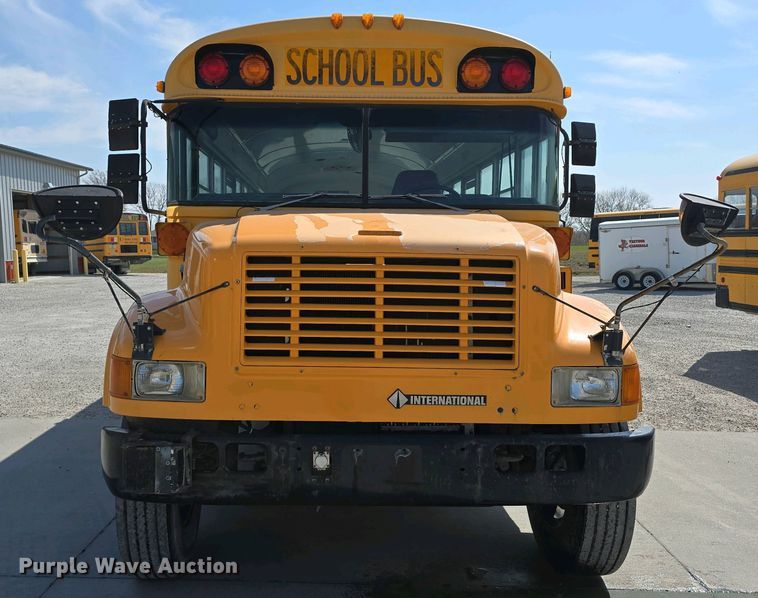image for item DT6789 2000 Blue Bird 3800 school bus