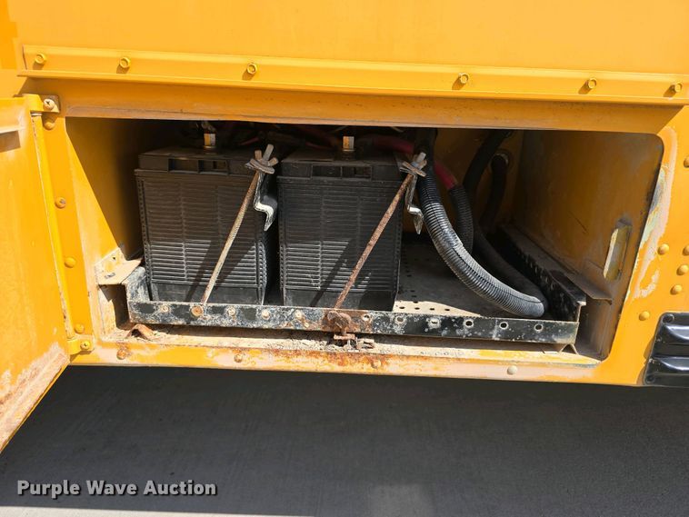 image for item DT6789 2000 Blue Bird 3800 school bus