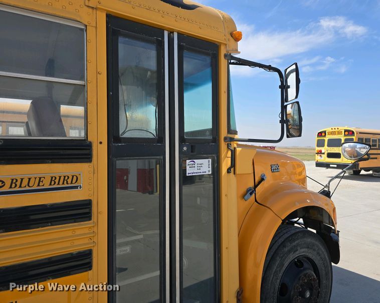 image for item DT6789 2000 Blue Bird 3800 school bus