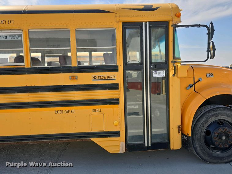 image for item DT6789 2000 Blue Bird 3800 school bus