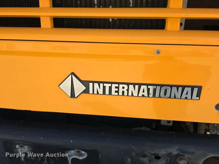 image for item DT6789 2000 Blue Bird 3800 school bus
