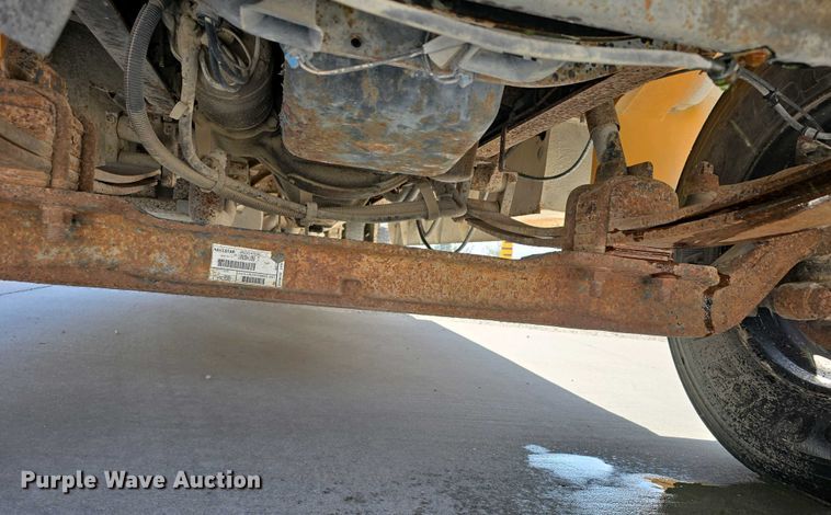 image for item DT6789 2000 Blue Bird 3800 school bus